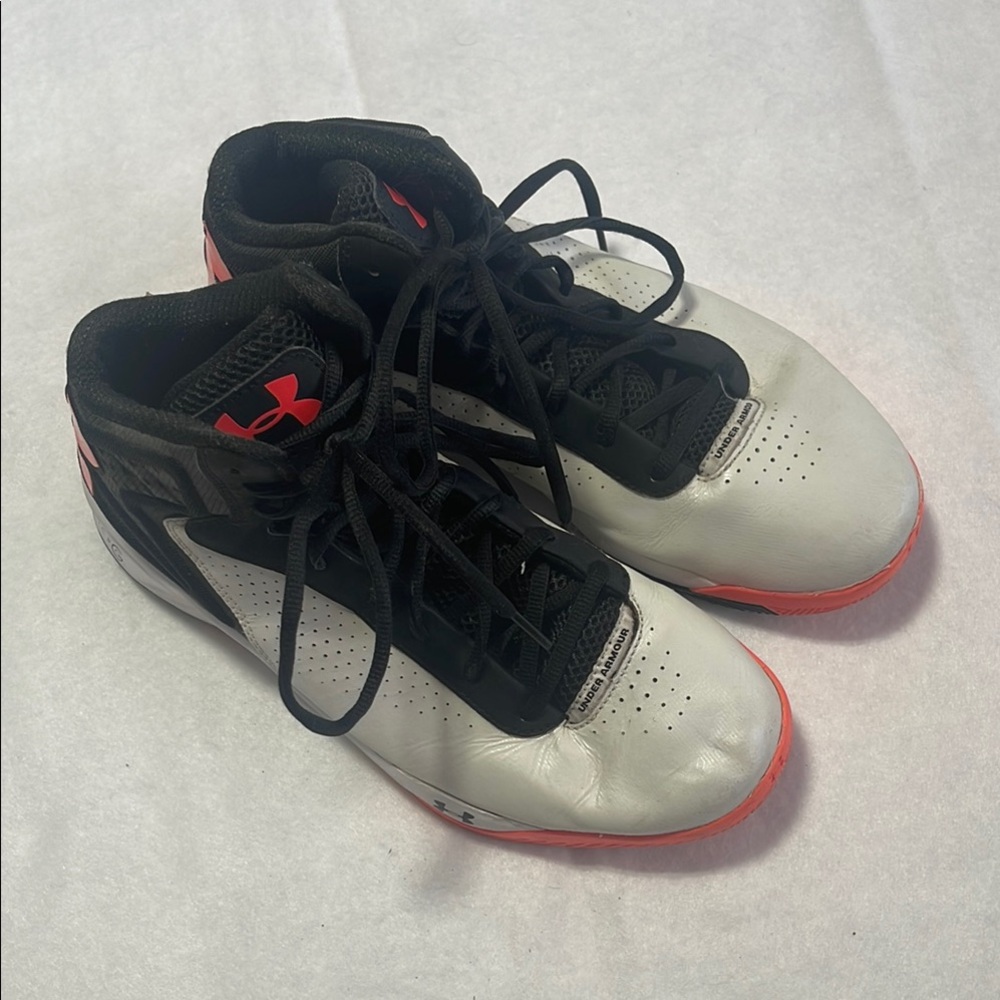 Under Armour 10.5 Basketball Shoes Sneakers High Top Micro G White Black Ladies